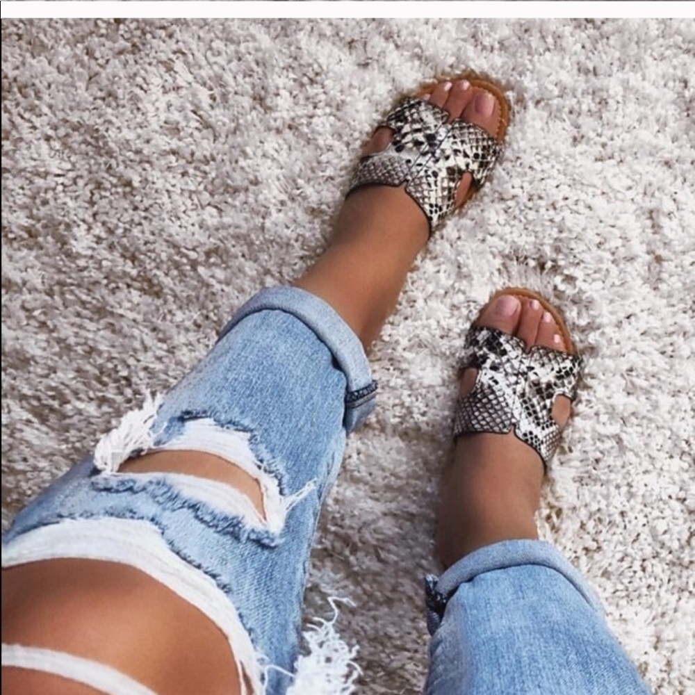 🐍Diamondback 🐍 snake print sandals - Picture 2 of 5